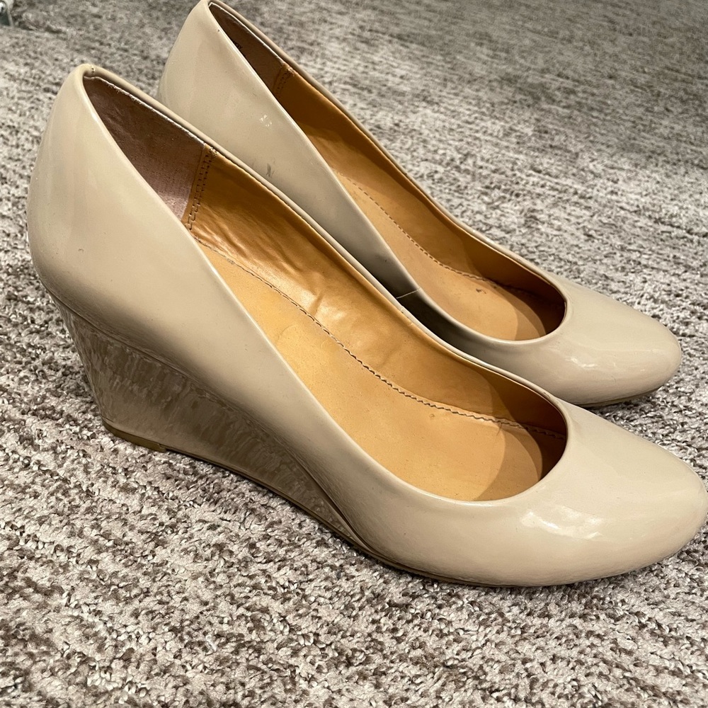 Nine West beige wedge heels size 9 1/2